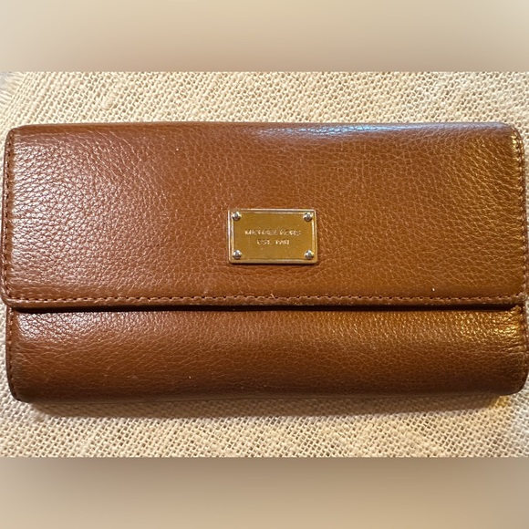 Michael Kors Classic Tan Leather Wallet - Authentic & Preloved 💕 - Picture 1 of 5
